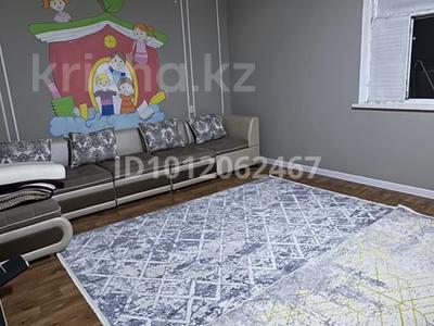 3-комнатная квартира · 100 м² · 1 этаж, ул. Мустафы Шокая 130 за 120 000 ₸ в 