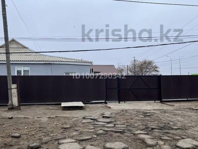 Отдельный дом · 4 комнаты · 135 м² · 5 сот., Отепкали исатаева 25 — Напротив столовая Djama за 27 млн 〒 в Атырау