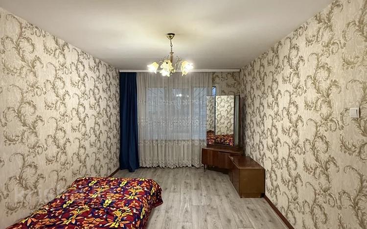 2-бөлмелі пәтер · 42 м² · 1/5 қабат · ай сайын, мкр Аксай-2 18, бағасы: 200 000 〒 в Алматы, Ауэзовский р-н — фото 2