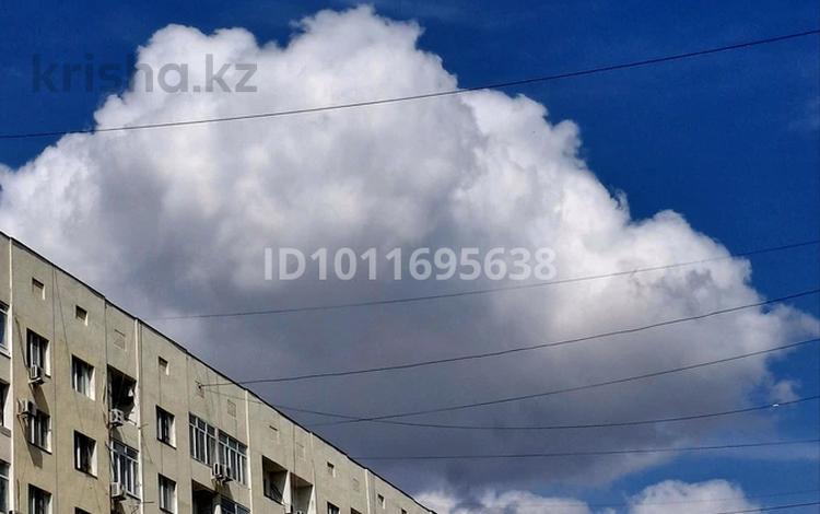 1-бөлмелі пәтер · 50 м² · 9/9 қабат, мкр. Алмагуль, микрорайон Алмагуль, бағасы: 18 млн ₸ в Атырау — фото 2
