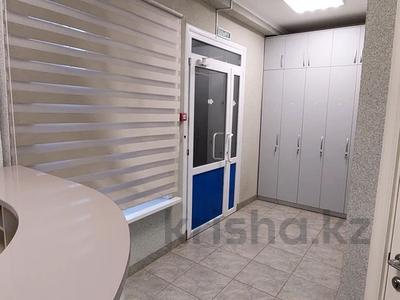 Офисы, магазины и бутики, общепит, салоны красоты, медцентры и аптеки, образование · 96.6 м² за 55 млн 〒 в Уральске, мкр Строитель