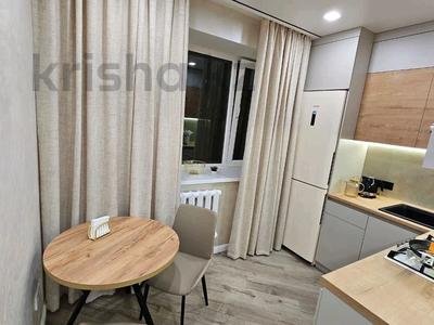 Аренда квартир в Алматы: 1-комнатная квартира, 37 м², 2/5 этаж помесячно, мкр Самал-1 — Достык плаза за 500 000 〒 1-комнатная квартира, 37 м², 2/5 этаж помесячно, мкр Самал-1 — Достык плаза за 500 000 〒 в Алматы, Медеуский р-н