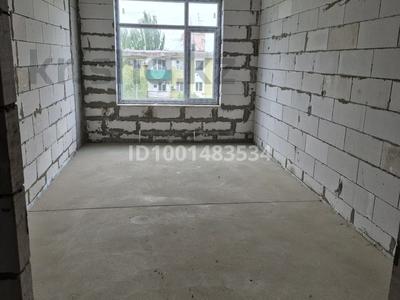Пәтерлер в Атырауской обл.: 2-бөлмелі пәтер · 72 м² · 2/9 қабат, Ауэзова 54А, бағасы: 27 млн 〒 2-бөлмелі пәтер · 72 м² · 2/9 қабат, Ауэзова 54А, бағасы: 27 млн 〒 в Атырау, мкр Жилгородок