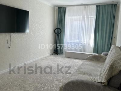 2-бөлмелі пәтер · 80 м² · 2/8 қабат, 4 мкр 33, бағасы: 200 000 ₸ в Уральске
