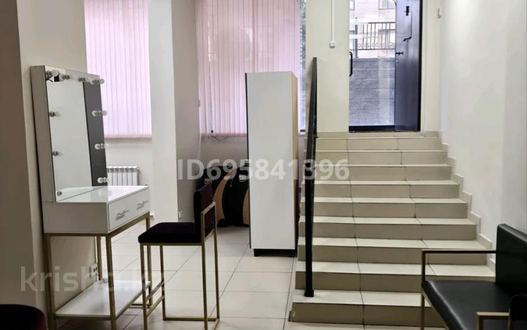 Салоны красоты · 65 м² за 450 000 ₸ в Астане, Есильский р-н — фото 15