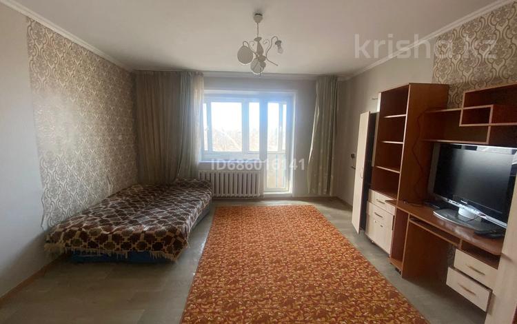 1-комнатная квартира, 40 м², 4/10 этаж помесячно, Синицына — В районе университета Шакарима за 80 000 〒 в Семее — фото 6