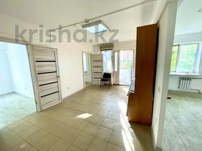 4-комнатная квартира · 60 м² · 1/5 этаж, Бурова 27/2 — Центральный Рынок, ШколаN35, б. Пушкина за 250 000 ₸ в Усть-Каменогорске