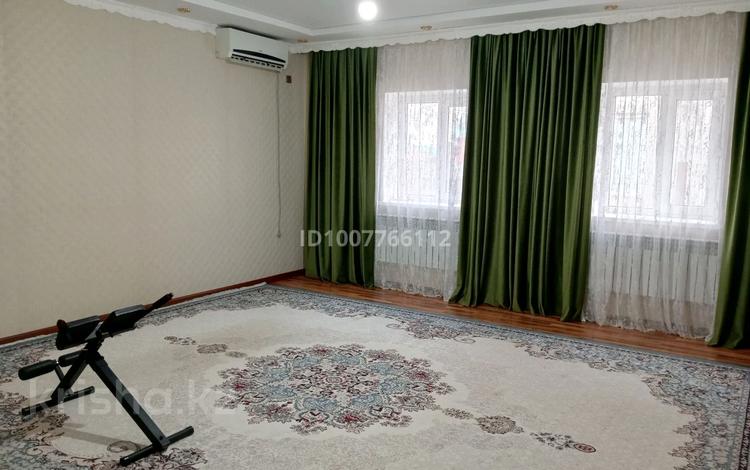 Отдельный дом · 4 комнаты · 160 м² · 9 сот., мкр Кокарна, Ағайынды Жоламан мен Хамза Қашауовтар көшесі за 45 млн ₸ в Атырау — фото 2