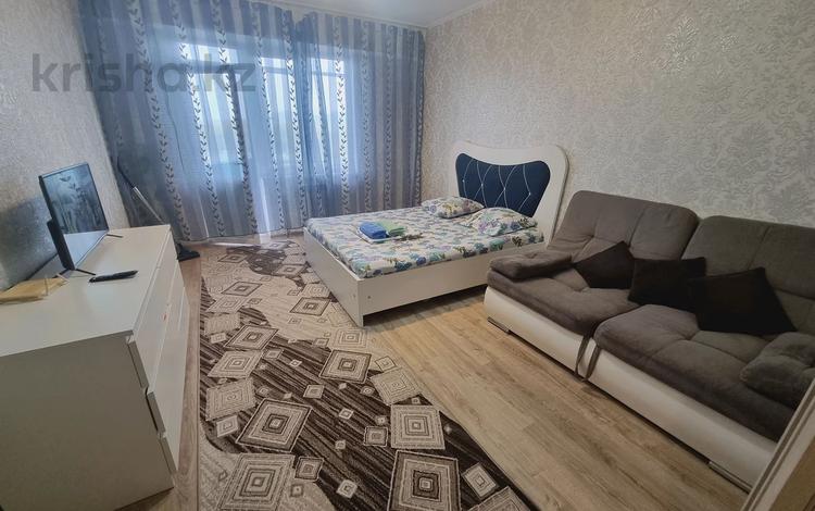 1-комнатная квартира, 42 м² посуточно, Жибек жолы 5 за 9 000 〒 в Усть-Каменогорске — фото 11