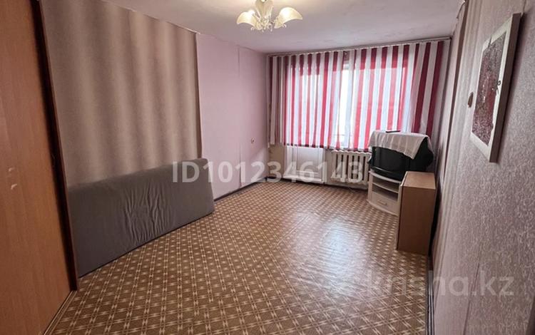 1-бөлмелі пәтер · 31 м² · 5/5 қабат, 1-й кв-л 8, бағасы: 7.7 млн ₸ в Караганде — фото 2