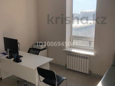 Медцентры и аптеки, кабинеты и рабочие места · 72 м² за 150 000 〒 в Атырау, мкр Центральный