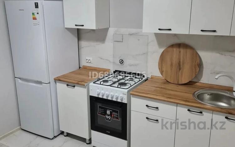 Отдельный дом · 2 комнаты · 65 м², мкр СМП 163 за 130 000 〒 в Атырау — фото 2