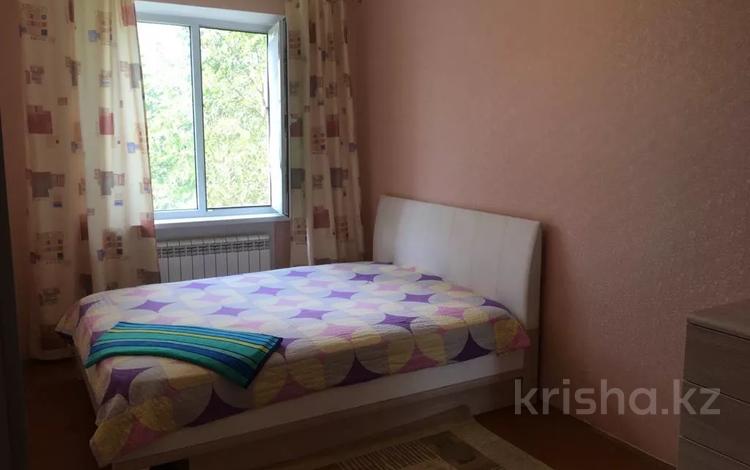 2-бөлмелі пәтер, 70 м², 2/5 қабат тәулігіне, Проспект Абилкайыр хана, бағасы: 8 000 〒 в Актобе — фото 2