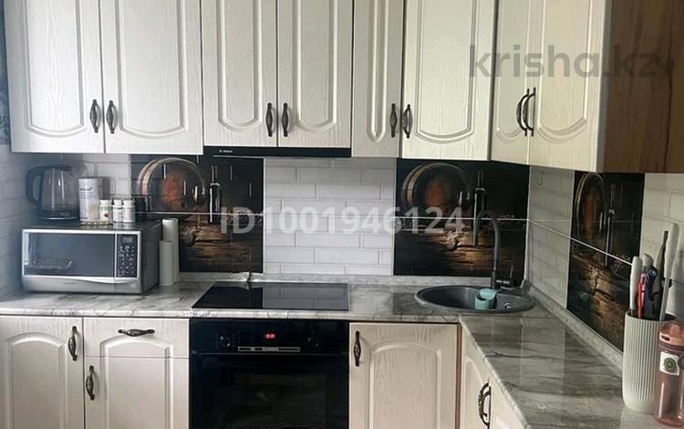 2-комнатная квартира · 44 м² · 2/5 этаж, Пришахтинск, Пришахтинск, 22й микрорайон 32 — Зелинского за 15 млн ₸ в Караганде, Алихана Бокейханова р-н — фото 2