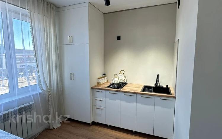 1-комнатная квартира · 35 м² · 7/10 этаж, мкр 11 за 16 млн ₸ в Актобе — фото 13