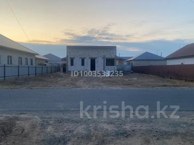 Отдельный дом · 4 комнаты · 120 м² · 0.8 сот., мкр Балауса, Ізтілеу Көпбаев 48 — Возле новой школы и детского сада за 17 млн ₸ в Атырау