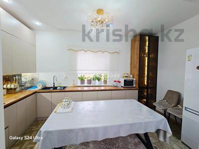 Жеке үй · 8 бөлме · 320 м² · 600 жүзд., Құрсай ш/а., Сарымолда досмухаембетова 174а, бағасы: 28 млн ₸ в Атырау, мкр Курсай