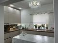Жеке үй · 8 бөлме · 320 м² · 600 жүзд., Құрсай ш/а., Сарымолда досмухаембетова 174а, бағасы: 28 млн ₸ в Атырау, мкр Курсай — фото 5