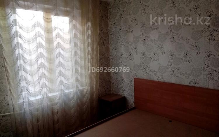 3-комнатная квартира, 60 м², 2/5 этаж помесячно, Самал за 90 000 〒 в Талдыкоргане, мкр Самал — фото 2