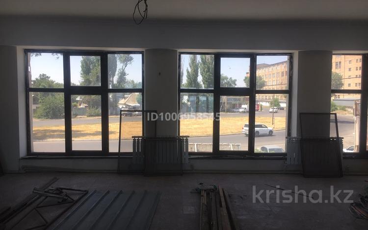 Свободное назначение, офисы, магазины и бутики, общепит, салоны красоты, бани, гостиницы и зоны отдыха, медцентры и аптеки, образование, развлечения · 650 м² за 230 млн 〒 в Таразе — фото 2