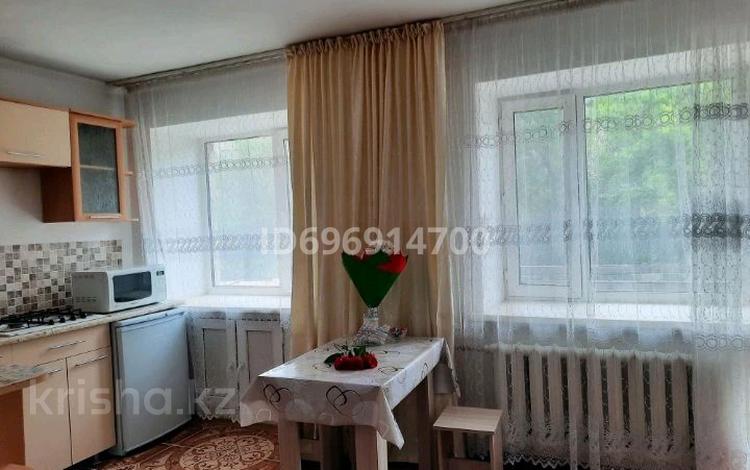 1-комнатная квартира · 35 м² · 2/5 этаж, Первомайская — Ауэзова за 8 000 ₸ в Семее — фото 2