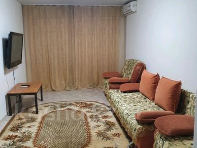 2-комнатная квартира, 50 м², 3/5 этаж посуточно, 1 мкр за 10 000 〒 в Атырау