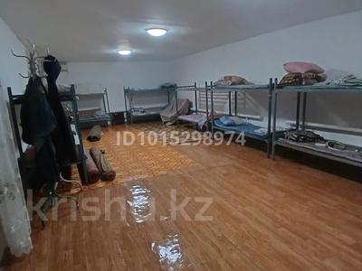 Жеке үй · 3 бөлме · 250 м² · 8 жүзд., Атырау ш/а., Билялова 43 — За школой гагарина, бағасы: 15 000 ₸ в мкр Атырау