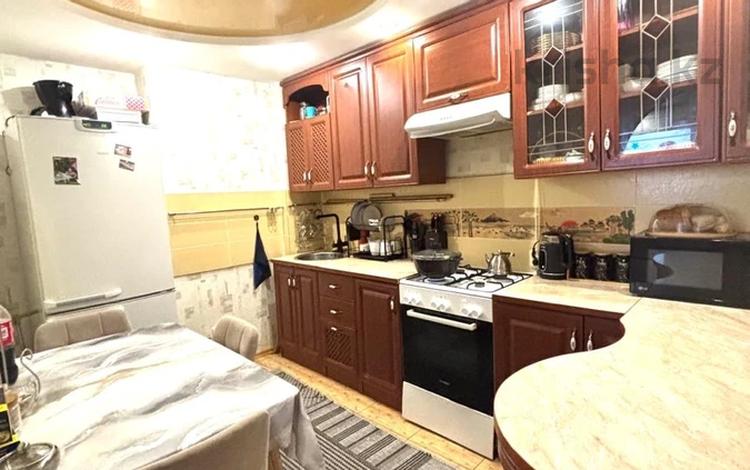 3-комнатная квартира · 63.7 м² · 7/9 этаж, Абая 55 за 17.7 млн ₸ в Уральске — фото 2