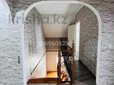Аренда домов или дач в Алматинской обл.: Отдельный дом · 5 комнат · 240 м², Шпака 77 за 800 000 〒 Отдельный дом · 5 комнат · 240 м², Шпака 77 за 800 000 〒 в Боралдае (Бурундай)