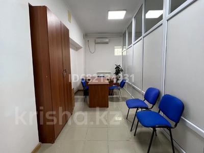 Свободное назначение, офисы, магазины и бутики, образование, конференц-залы, кабинеты и рабочие места, студии · 21 м² за 115 500 ₸ в Атырау, мкр Центральный