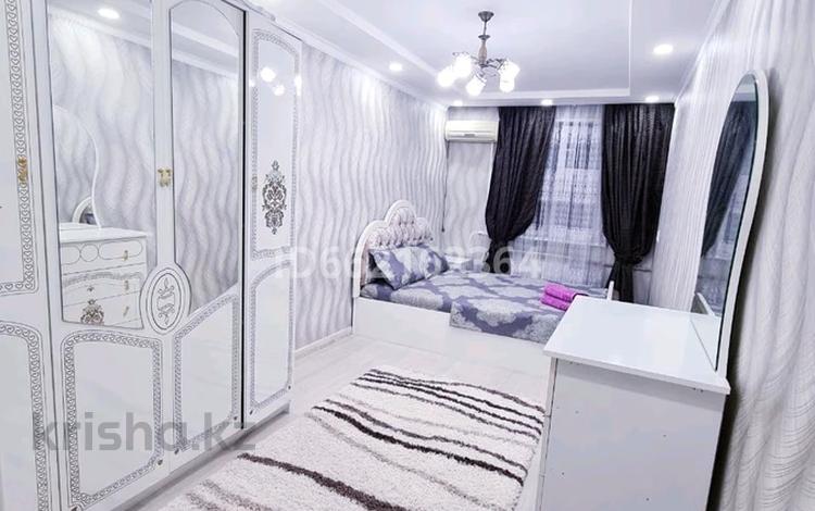 2-комнатная квартира, 52 м², 2/5 этаж посуточно, улица Бейбитшилик 2 — Аль- Фараби за 15 000 〒 в Шымкенте — фото 2
