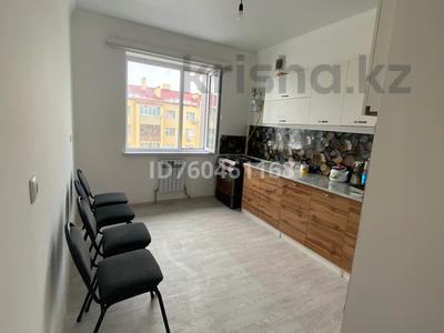 Пәтерлер в Шымкенте: 2-бөлмелі пәтер · 56 м² · 4/5 қабат, мкр Туран 25В, бағасы: 130 000 〒 2-бөлмелі пәтер · 56 м² · 4/5 қабат, мкр Туран 25В, бағасы: 130 000 〒 в Шымкенте, Каратауский р-н