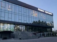 Еркін, кеңселер, дүкендер мен бутиктер, қоймалар, қоғамдық тамақтану орны, сұлулық салондары, монша, қонақ үй және демалыс орындары, медорталықтар мен дәріханалар, білім орталықтары, ойын-сауық · 4015 м², бағасы: 3.5 млрд 〒 в Конаеве