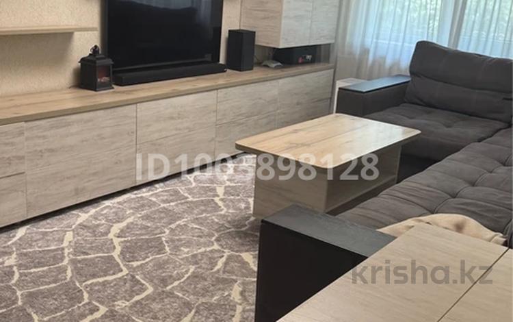 3-комнатная квартира · 60 м² · 1/4 этаж, мкр №4 3 — Метро Сарыарка за 40 млн 〒 в Алматы, Ауэзовский р-н — фото 2