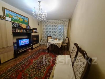 3-комнатная квартира, 60 м², 2/5 этаж, мкр Аксай-3 1 за 39 млн 〒 в Алматы, Ауэзовский р-н