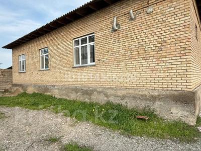 Жеке үй · 4 бөлме · 169.9 м² · 10 жүзд., Ақбұлым ш/а. 29 — Старый 105 район, Возле Алматинской трассы, бағасы: 25 млн ₸ в Таразе, мкр Акбулым