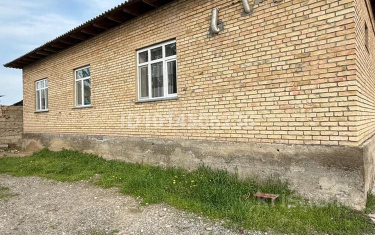 Жеке үй · 4 бөлме · 169.9 м² · 10 жүзд., Ақбұлым ш/а. 29 — Старый 105 район, Возле Алматинской трассы, бағасы: 25 млн ₸ в Таразе, мкр Акбулым — фото 2