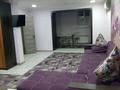 1-комнатная квартира, 56 м², 1/4 этаж по часам, Бауыржан Момышулы 9 — Республика за 2 000 〒 в Шымкенте, Аль-Фарабийский р-н — фото 2