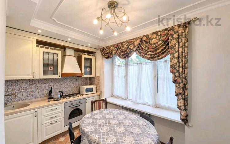 1-комнатная квартира · 37 м² · 3/5 этаж, Тулебаева за 330 000 ₸ в Алматы, Медеуский р-н — фото 2