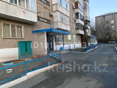 4-бөлмелі пәтер · 80 м² · 9/9 қабат, Жамакаева 75 — цгб, бағасы: 29 млн ₸ в Семее