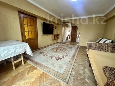 4-бөлмелі пәтер · 100 м² · 7/7 қабат, Абая 141 — ВЕЛИКОЛЕПНО ПРОВЕТРИВАЕМАЯ КВАРТИРА Военторг, Метро Алатау Гагарина Жарокова, бағасы: 60 млн ₸ в Алматы, Алмалинский р-н