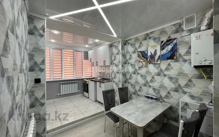 1-комнатная квартира · 35 м² · 5/5 этаж, проспект Абая 170 — улица Кашгари за 12 млн ₸ в Таразе — фото 2