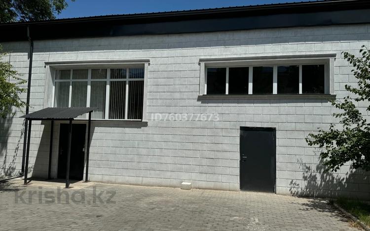 Свободное назначение, офисы, салоны красоты, медцентры и аптеки, образование, конференц-залы, кабинеты и рабочие места, студии · 140 м² за 400 000 〒 в Конаеве — фото 2