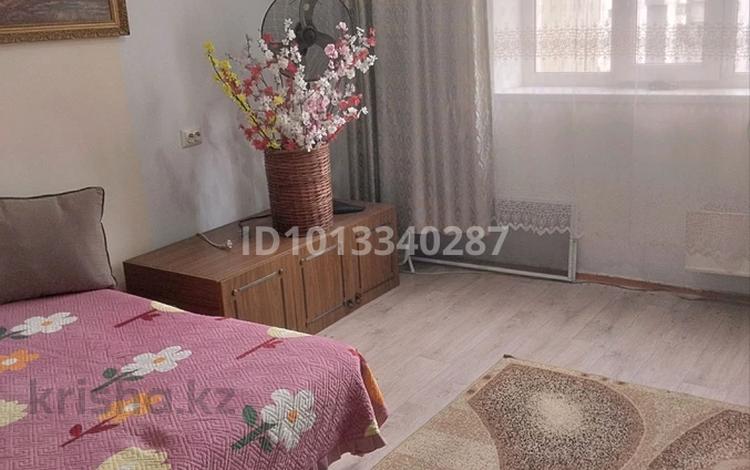 1-комнатная квартира · 30 м² · 11/12 этаж, мкр Аксай-1А 8 за 9 000 ₸ в Алматы, Ауэзовский р-н — фото 2