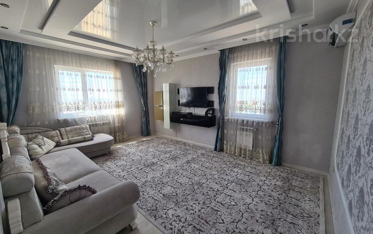 3-комнатная квартира, 130 м², 5/16 этаж посуточно, Кунаева 91 за 30 000 〒 в Шымкенте, Аль-Фарабийский р-н — фото 2