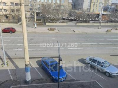 2-комнатная квартира · 53 м² · 3/3 этаж, мкр Центральный, Абая 9 — Центр города с боку ресторан афсона. над магазином стэп .Энрико марине за 18 млн ₸ в Атырау