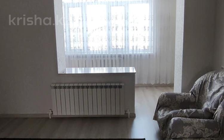 3-комнатная квартира, 70 м², 4/4 этаж помесячно, Казыбек би 133