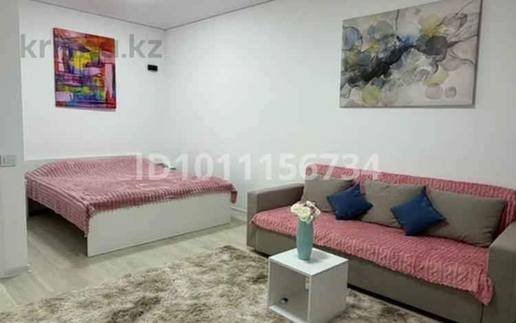 1-комнатная квартира · 40 м² · 5/9 этаж, мкр Кокжиек, Жолымбет 42/5 за 9 000 ₸ в Алматы, Жетысуский р-н — фото 2