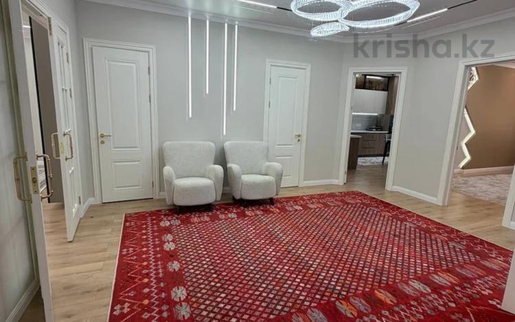4-комнатная квартира · 160 м² · 8/15 этаж, 17-й мкр 54 за 70 млн ₸ в Актау — фото 2