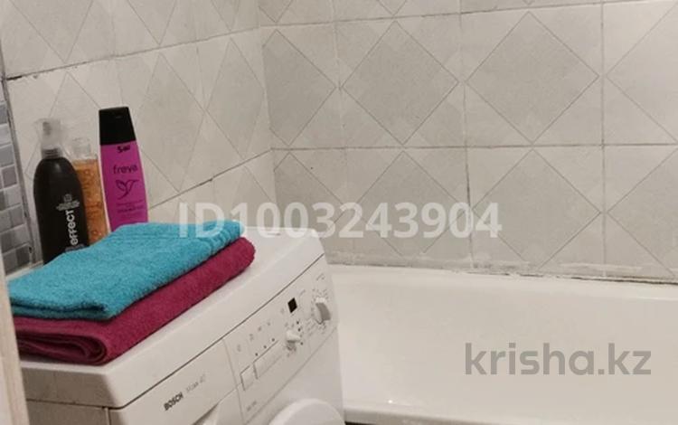 1-комнатная квартира · 48 м² · 2/5 этаж, Майкудук, Майкудук, мкр Голубые пруды — Рядом есть магазины. Ресторан" Заман" за 10 000 ₸ в Караганде, Алихана Бокейханова р-н — фото 3